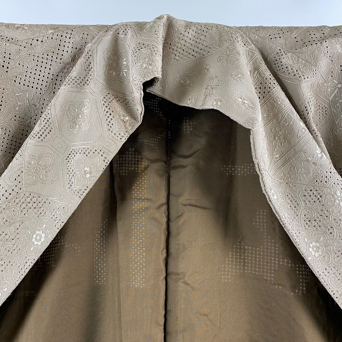  小紋 身丈151 cm 裄丈62 S 袷 華文 蜀江文 刺繍 灰茶 正絹 小紋 着物