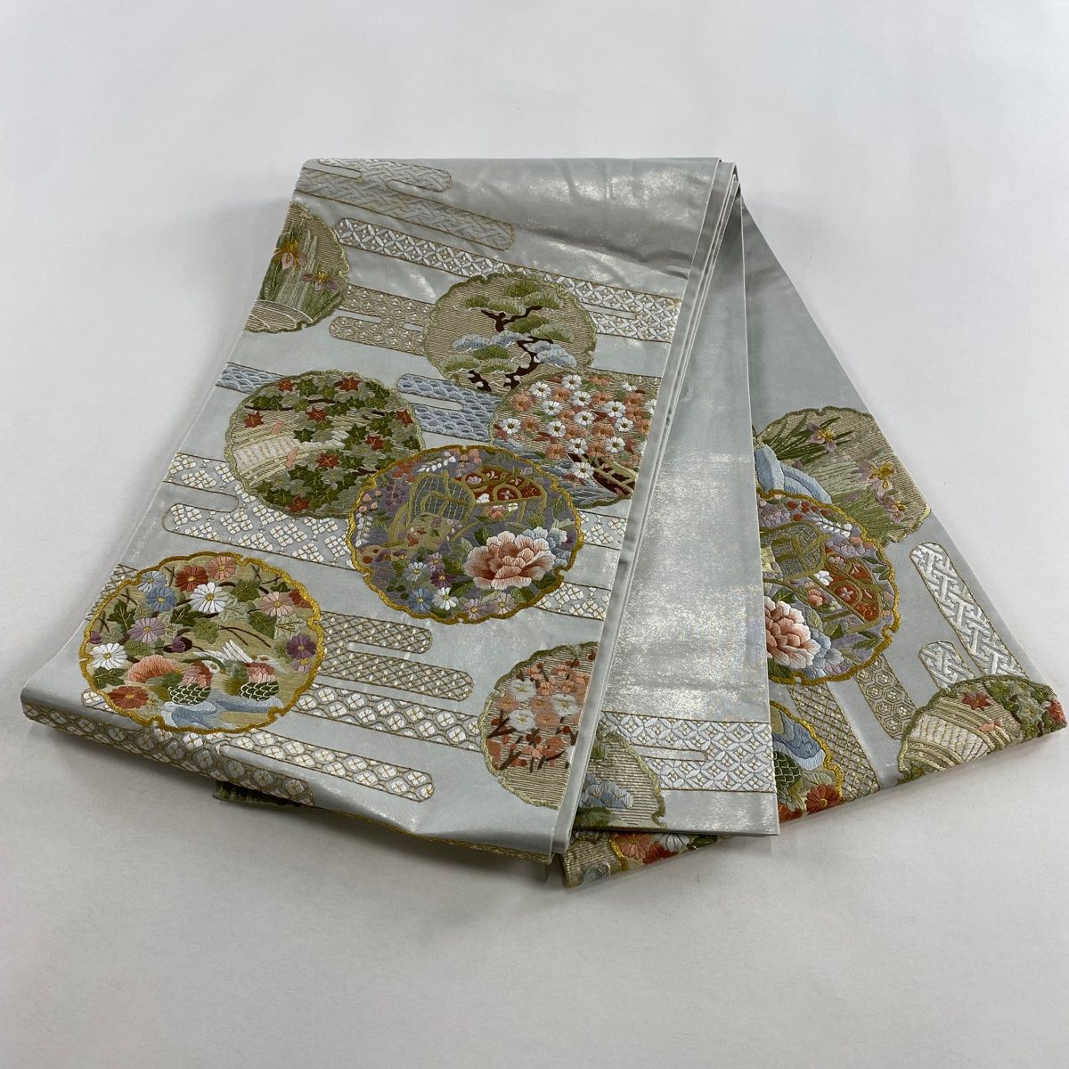 袋帯 名品 雪輪 草花 刺繍 金糸 銀色 お太鼓柄 正絹 【中古】 - メルカリ