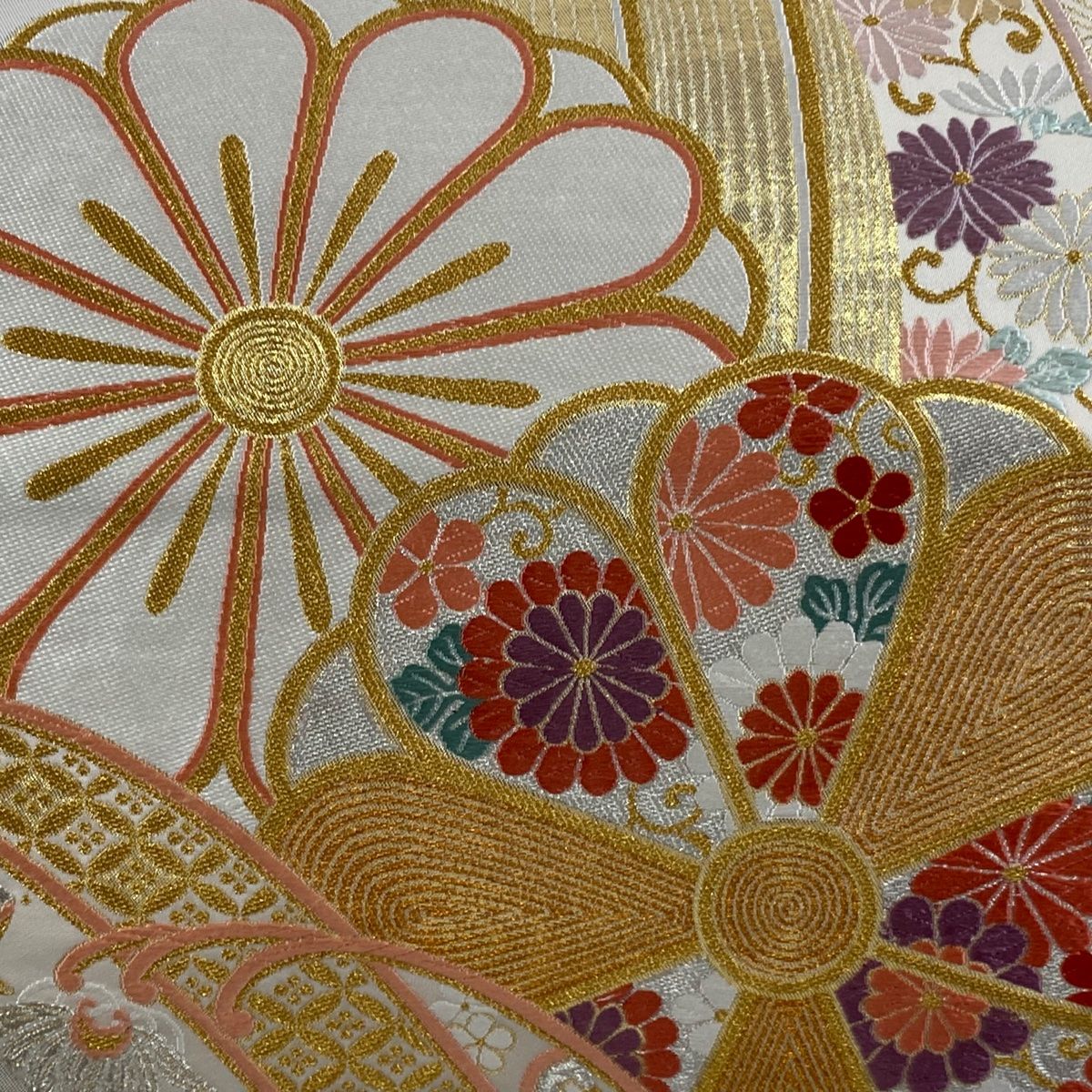 美品】 袋帯 秀品 振袖向き 菊 宝尽くし 金銀糸 箔 白 六通 正絹