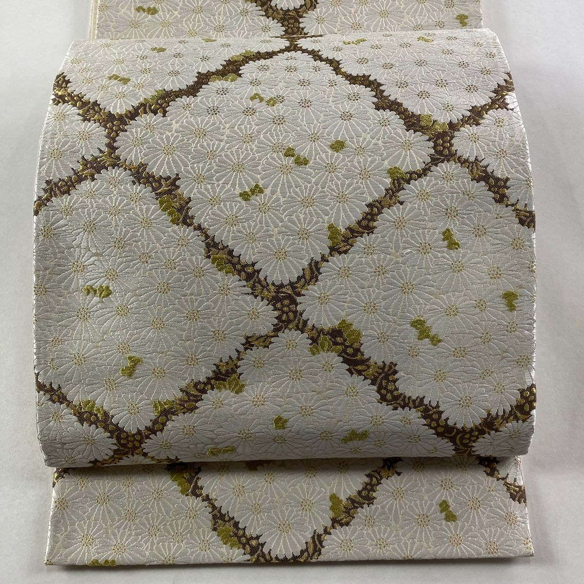 袋帯 落款 山口黎子監修 菊 斜め格子 唐織 金糸 白 六通 正絹