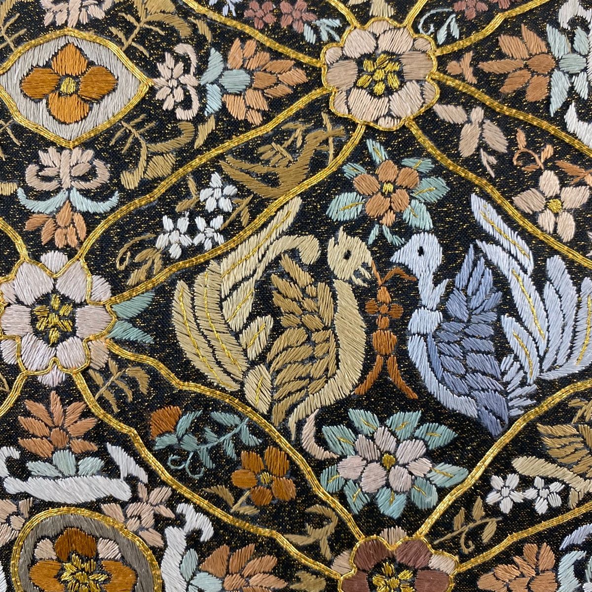 袋帯 向かい鳥 華文 刺繍 金糸 黒 お太鼓柄 正絹