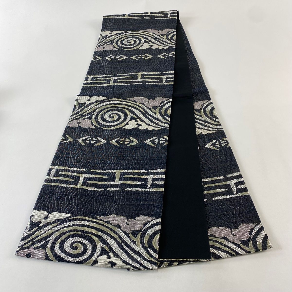  袋帯 証紙 紬地 奄美泥染 唐草 幾何学 箔 墨色 六通 正絹 袋帯 帯