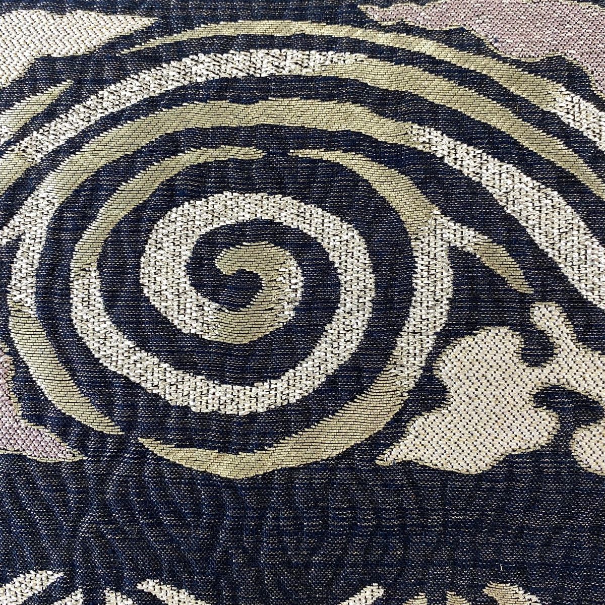 袋帯 証紙 紬地 奄美泥染 唐草 幾何学 箔 墨色 六通 正絹