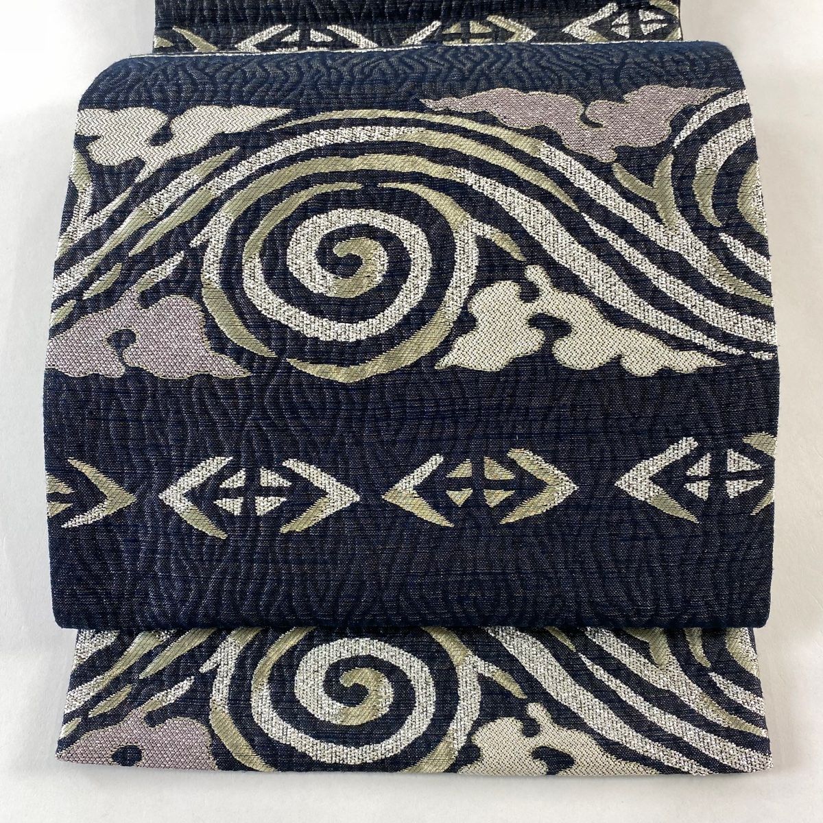 袋帯 証紙 紬地 奄美泥染 唐草 幾何学 箔 墨色 六通 正絹