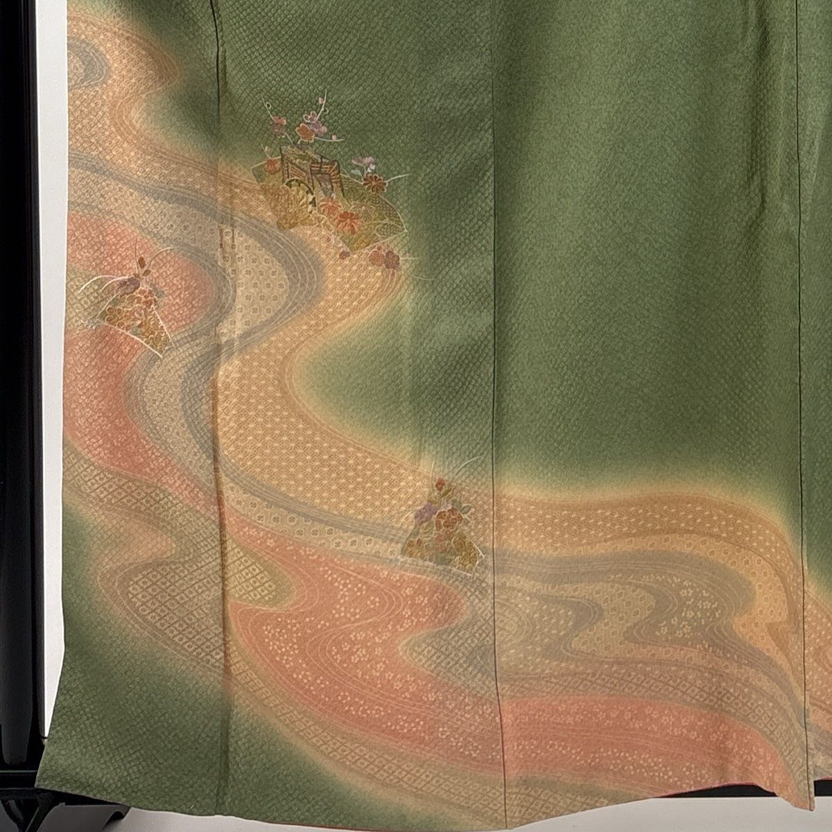 訪問着 身丈163 cm 裄丈65.5 M 袷 流水 御所車 金彩 刺繍 よもぎ色 正絹 秀品