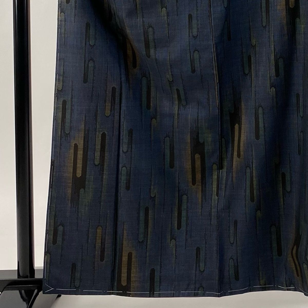 大島紬 身丈163 cm 裄丈65 5 M 袷 純泥染 証紙 壺だれ 紺色 正絹 秀品