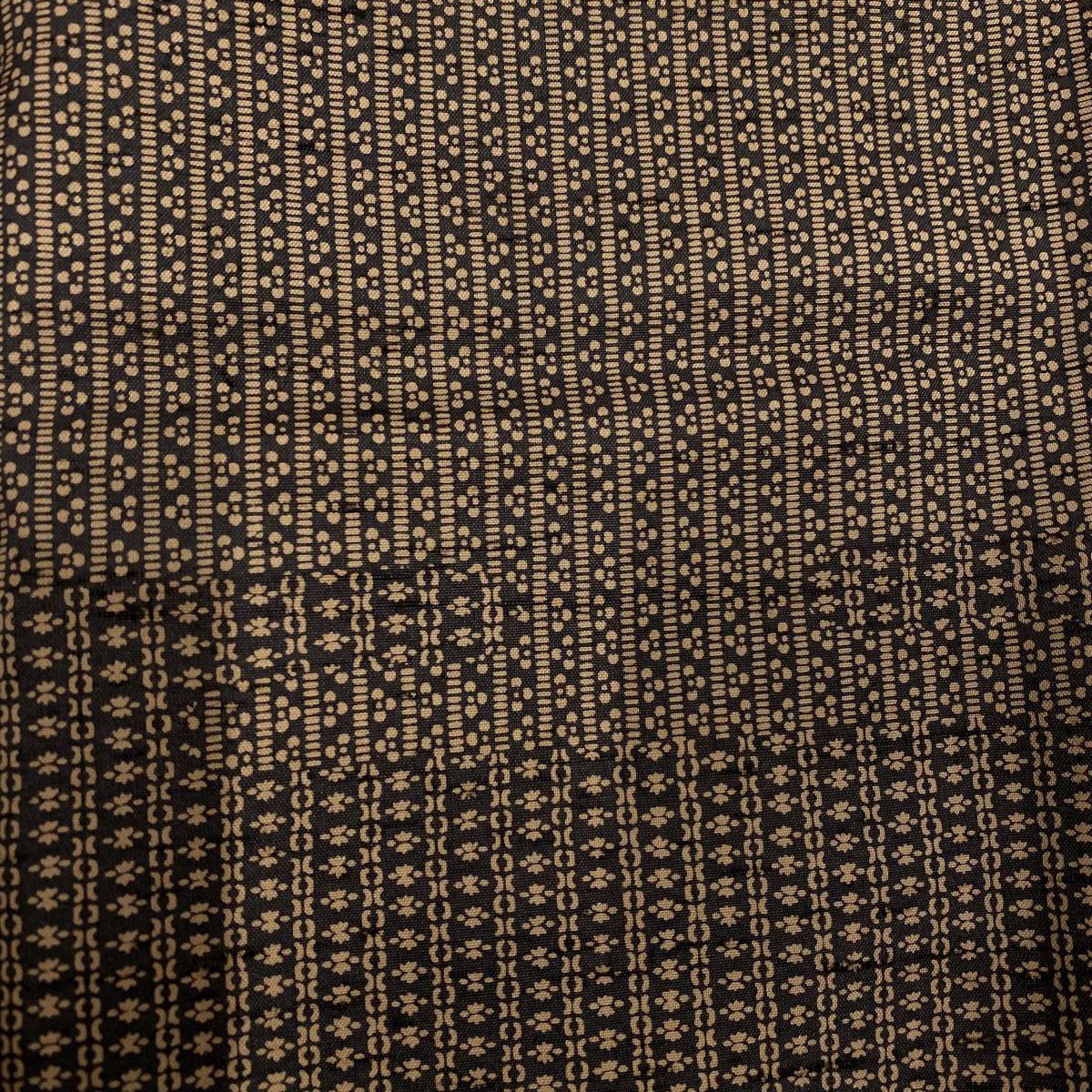  小紋 身丈165 cm 裄丈67 5 L 袷 紬地 小花 幾何学模様 薄茶色 正絹 秀品 小紋 着物