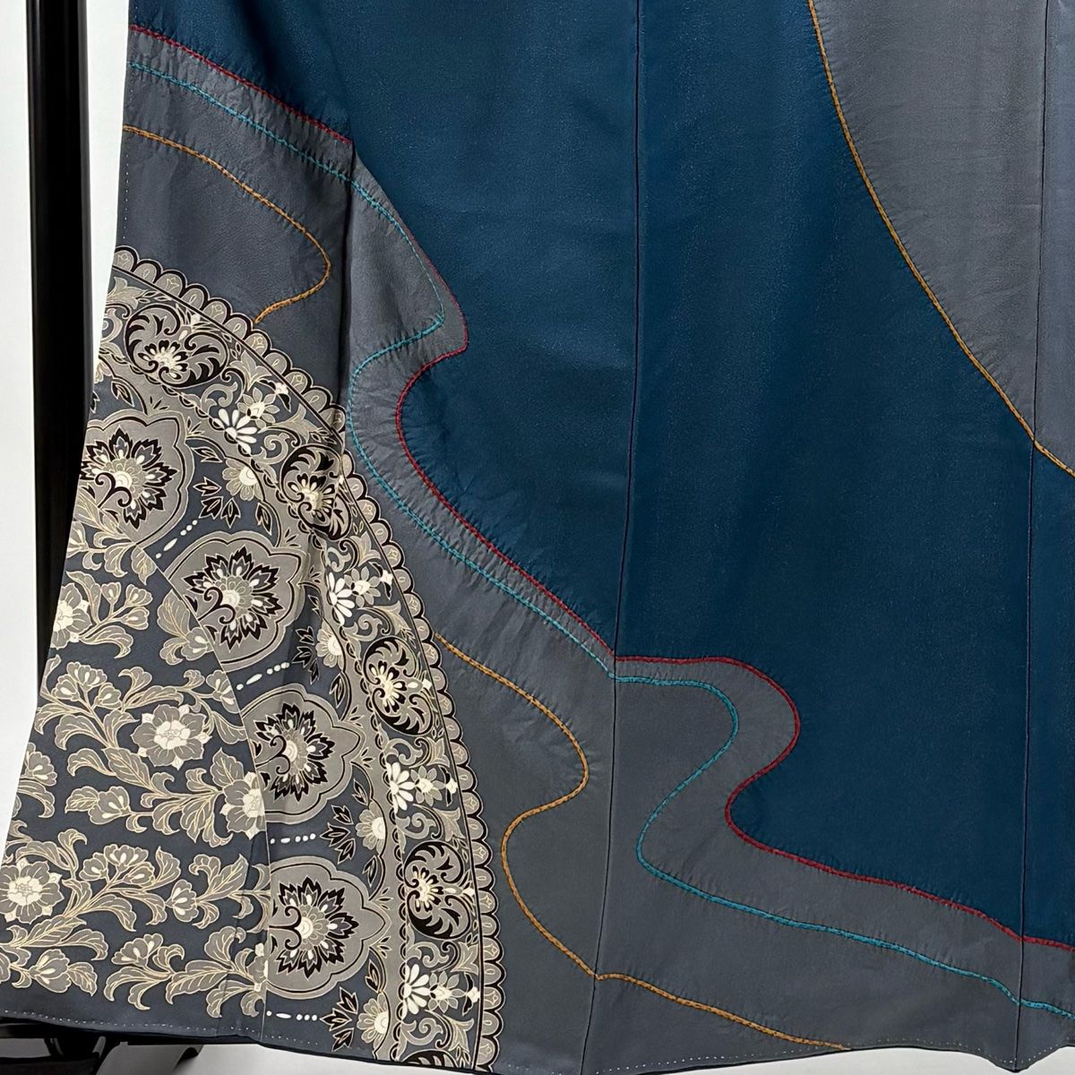 訪問着 身丈160 cm 裄丈68 L 袷 落款 花唐草 流水 銀通し 絞り 藍色 正絹 秀品