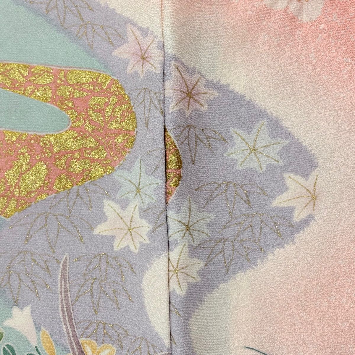 サーモンピンク