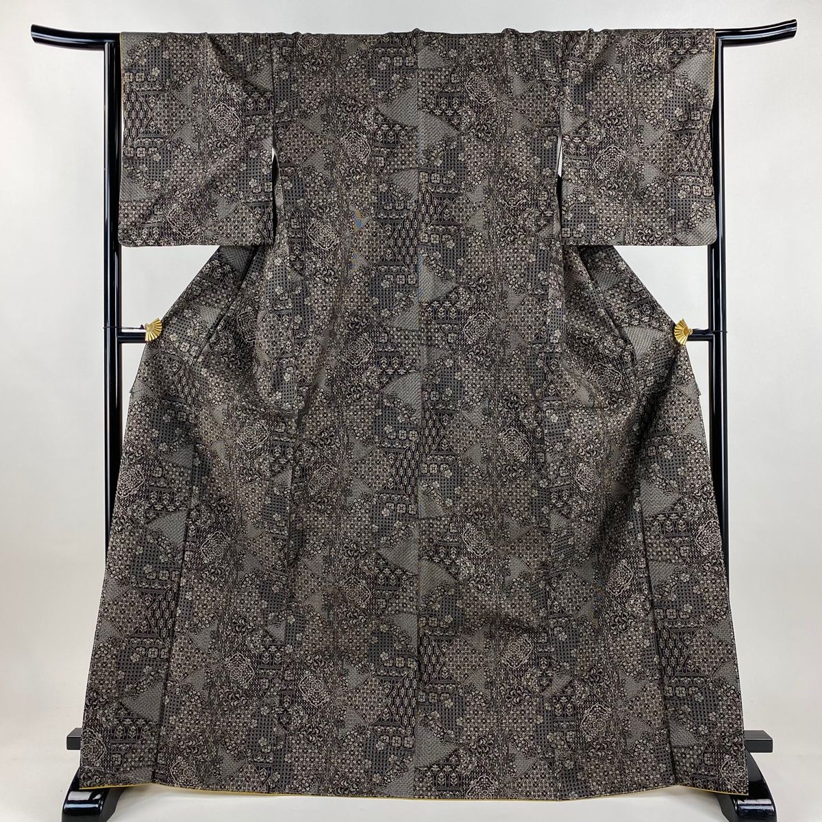 紬 身丈169.5 cm 裄丈66 M 袷 華文 幾何学模様 焦茶色 正絹