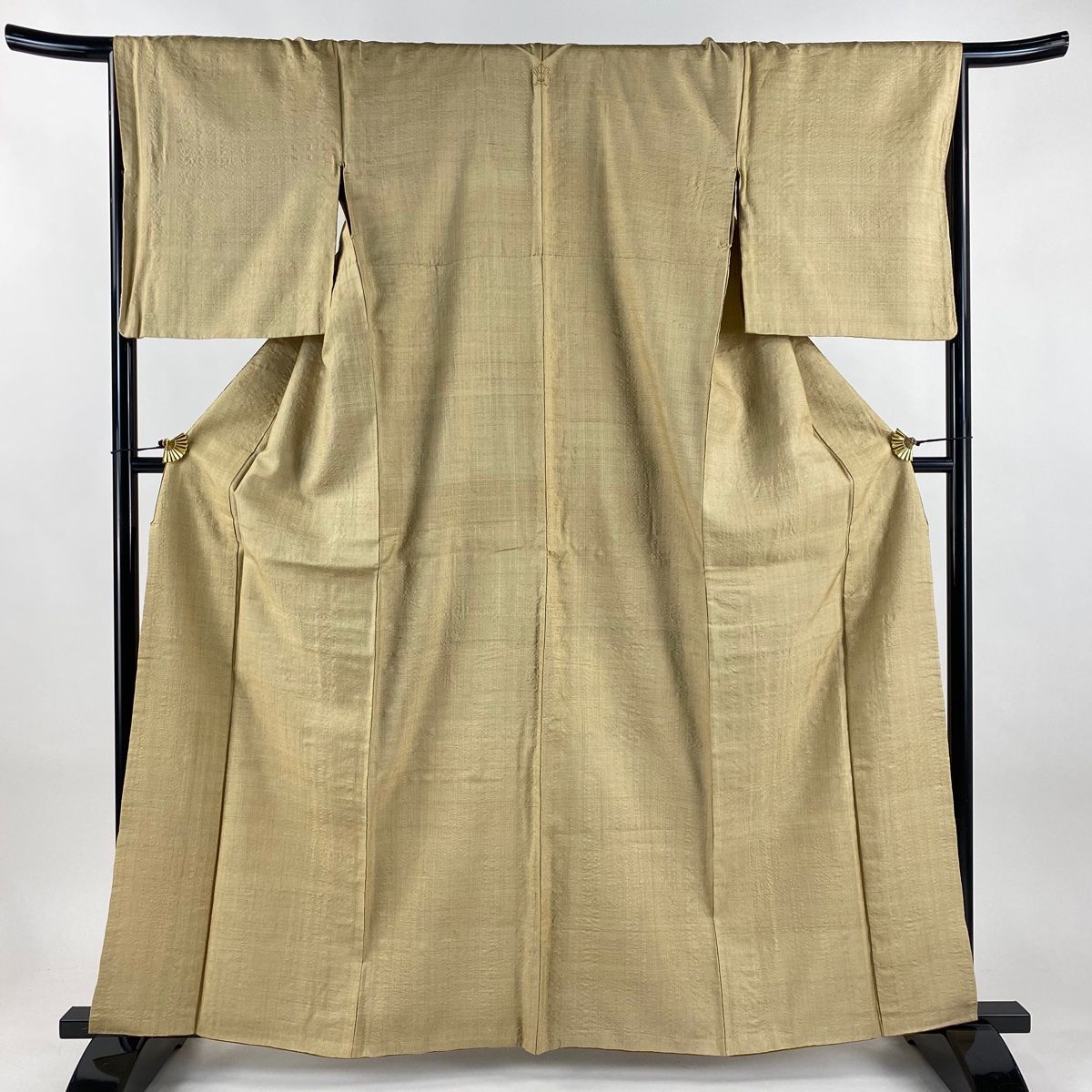 紬 身丈162.5 cm 裄丈67.5 L 袷 野蚕糸 ベージュ 正絹 一つ紋