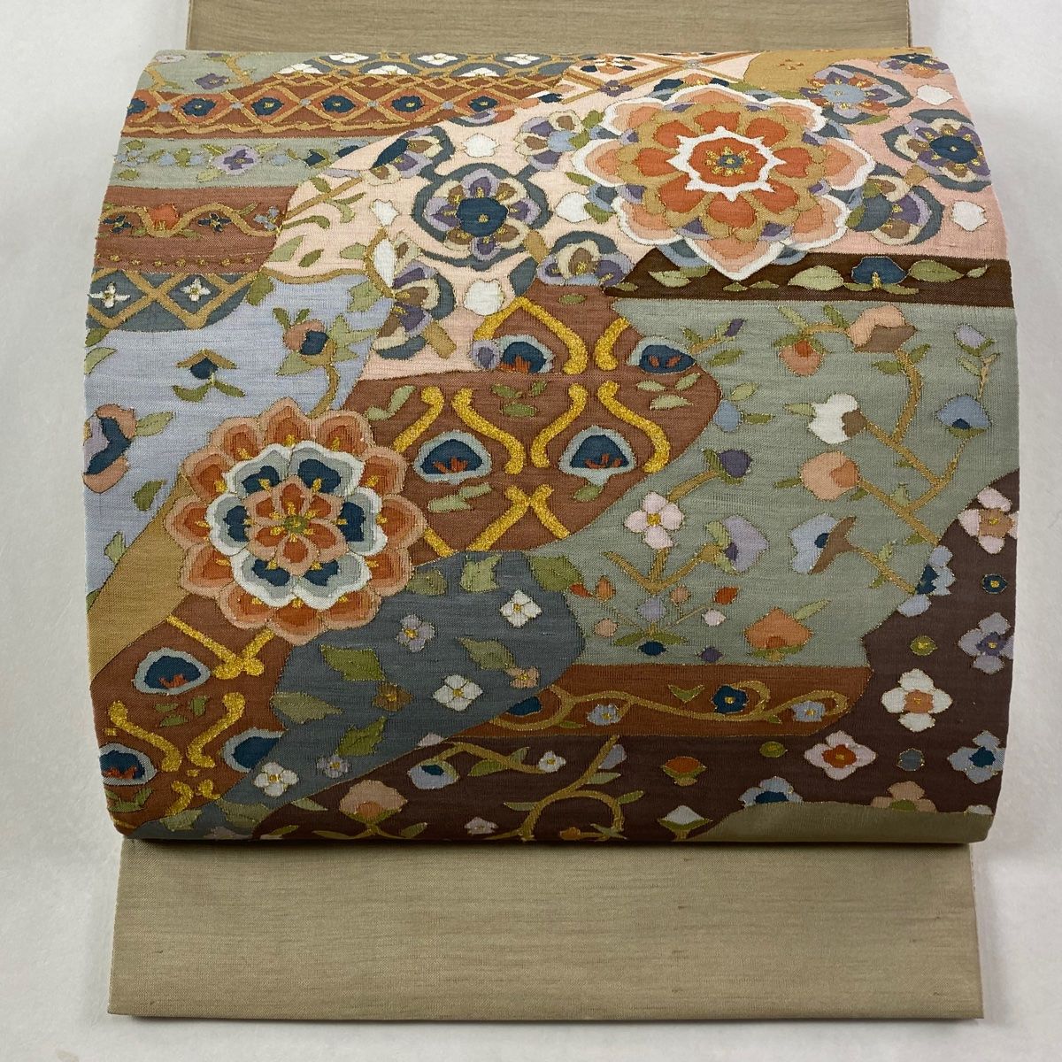 袋帯 華文 金糸 薄茶色 お太鼓柄 正絹