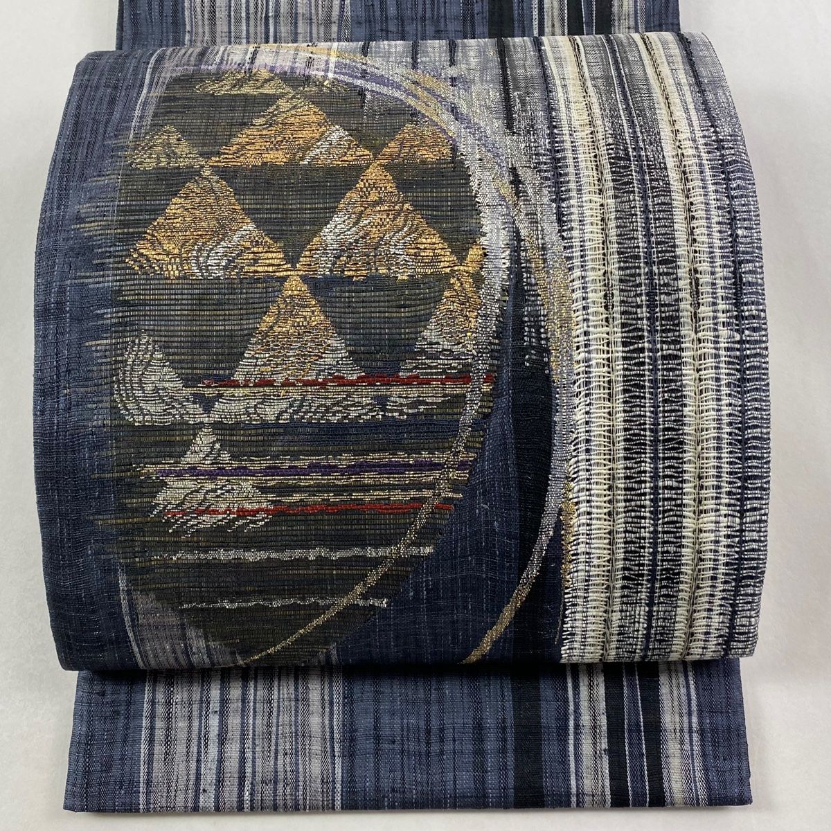 袋帯 渡文 落款 鱗 縞 金銀糸 箔 紺色 お太鼓柄 正絹