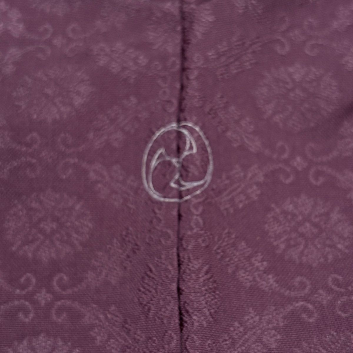  色無地 身丈151 cm 裄丈62.5 S 袷 地紋 紫 正絹 一つ紋 色無地 着物