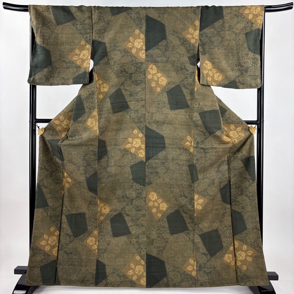 小紋 身丈167 5 cm 裄丈68 L 袷 紬地 菊唐草 幾何学模様 絞り 茶緑色 正絹