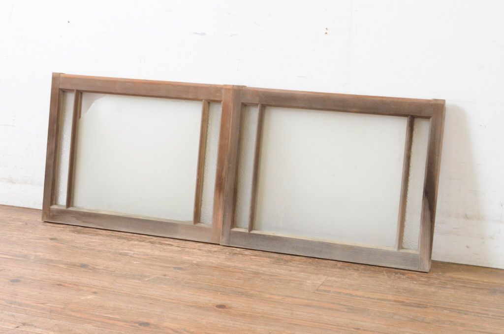 現状販売 小さな窓2枚セット アンティーク建具 レトロ 引き戸 ガラス戸 4~7営業日前後で発送 修理加工希望の方3ヶ月程で発送 R-065009