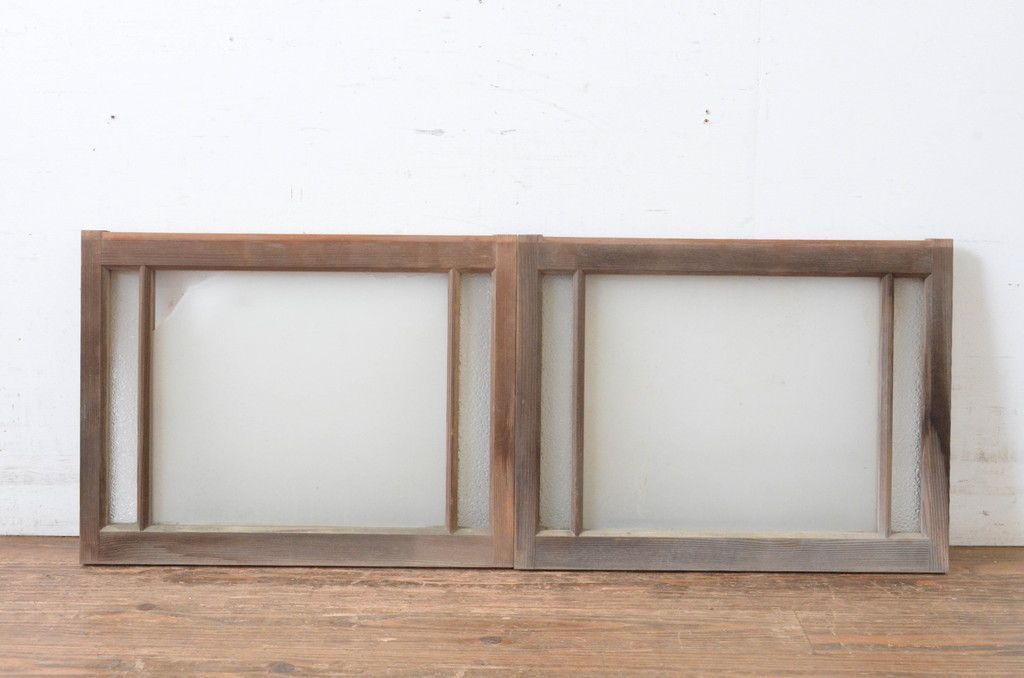 現状販売 小さな窓2枚セット アンティーク建具 レトロ 引き戸 ガラス戸 4～7営業日前後で発送 修理加工希望の方3ヶ月程で発送 R-065009