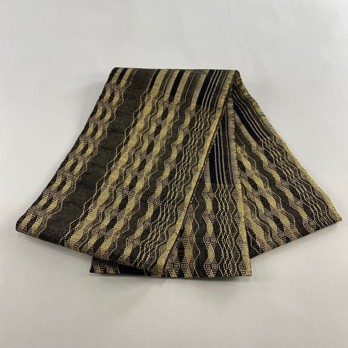  袋帯 秀品 幾何学 縞 金糸 黒 お太鼓柄 正絹 袋帯 帯