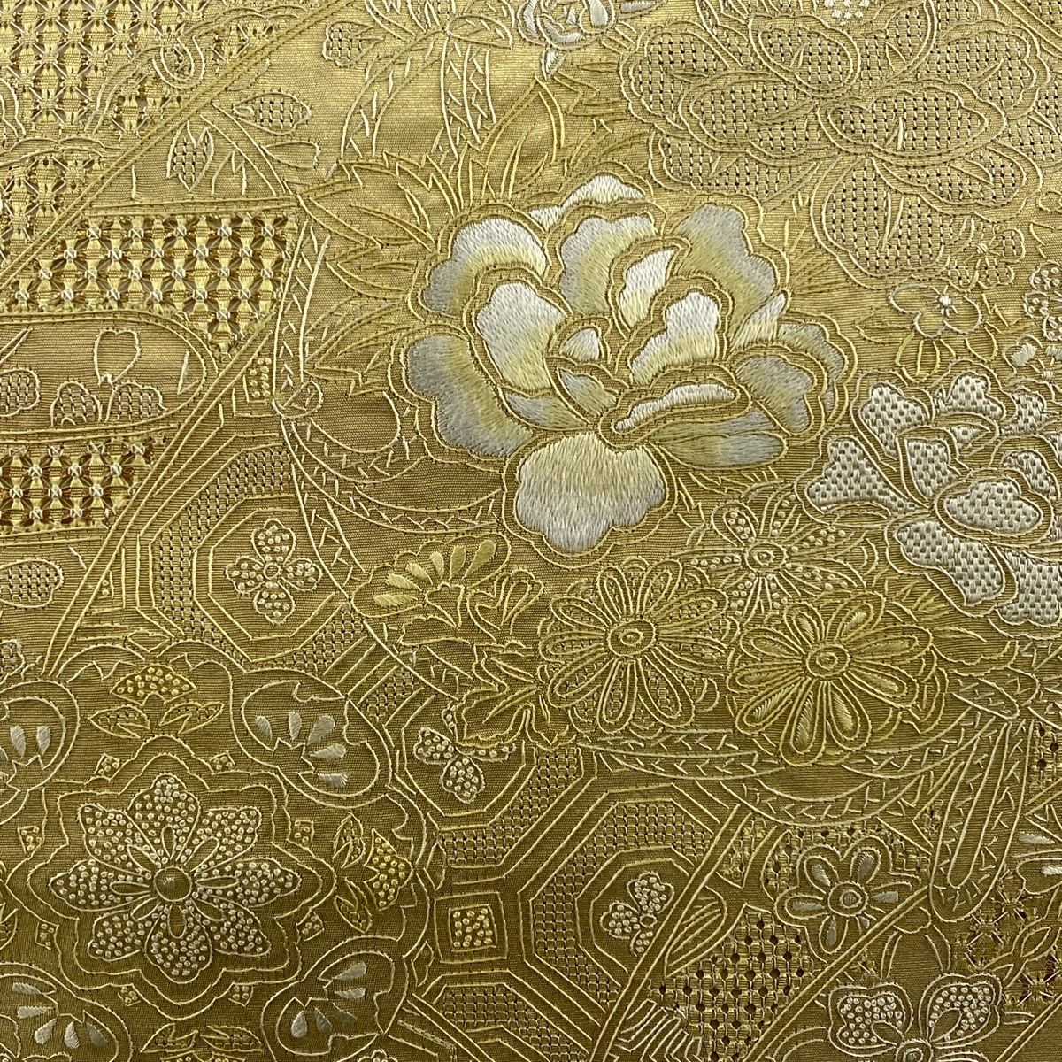 袋帯 秀品 草花 華文 刺繍 箔 金色 お太鼓柄 正絹