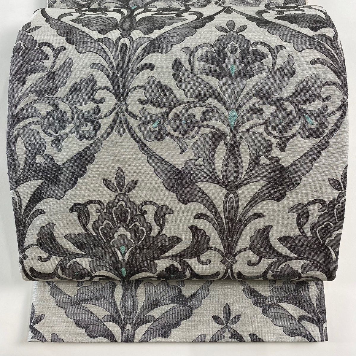 袋帯 秀品 まいづる 落款 王宮美飾文 銀糸 灰色 六通 正絹