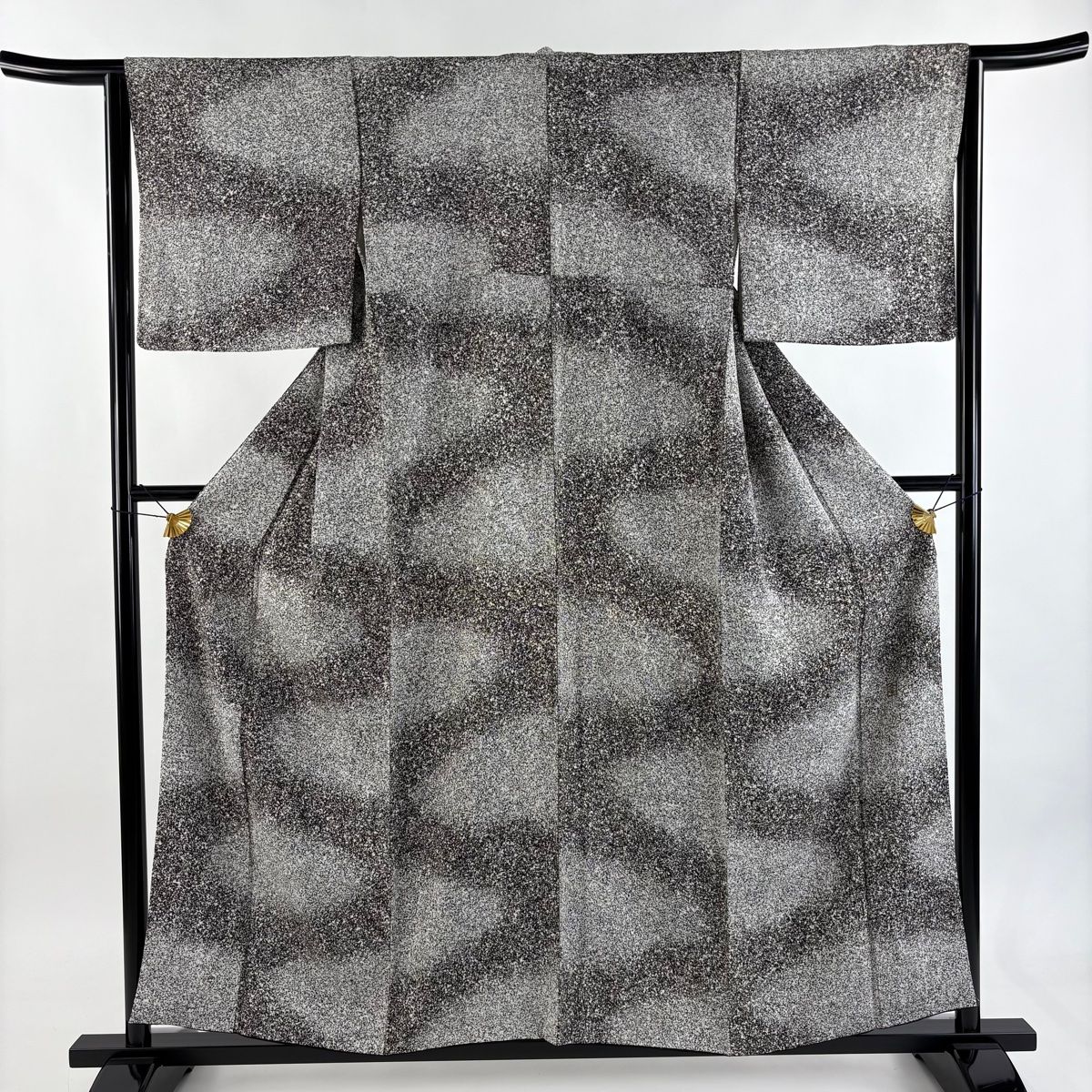 小紋 身丈157.5 cm 裄丈63 S 袷 落款 幾何学模様 黒 正絹 秀品