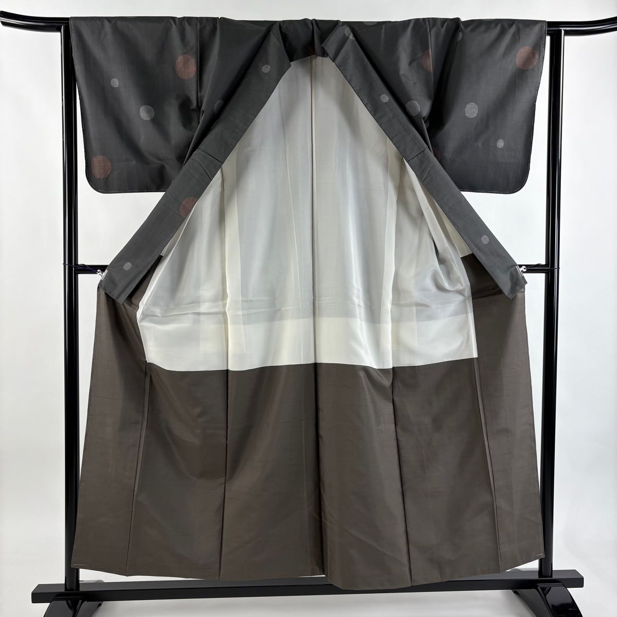  紬 身丈156 cm 裄丈64 5 M 袷 丸文 黒灰 正絹 秀品 紬 着物