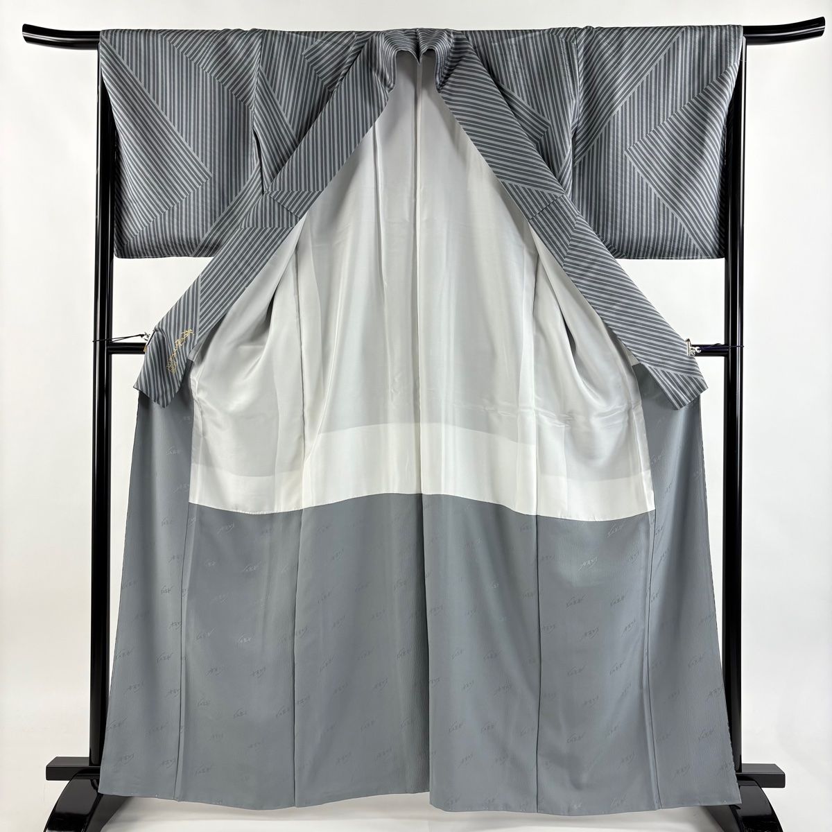  小紋 身丈163 cm 裄丈66 M 袷 斉藤三才 落款 縞 幾何学模様 灰色 正絹 秀品 小紋 着物