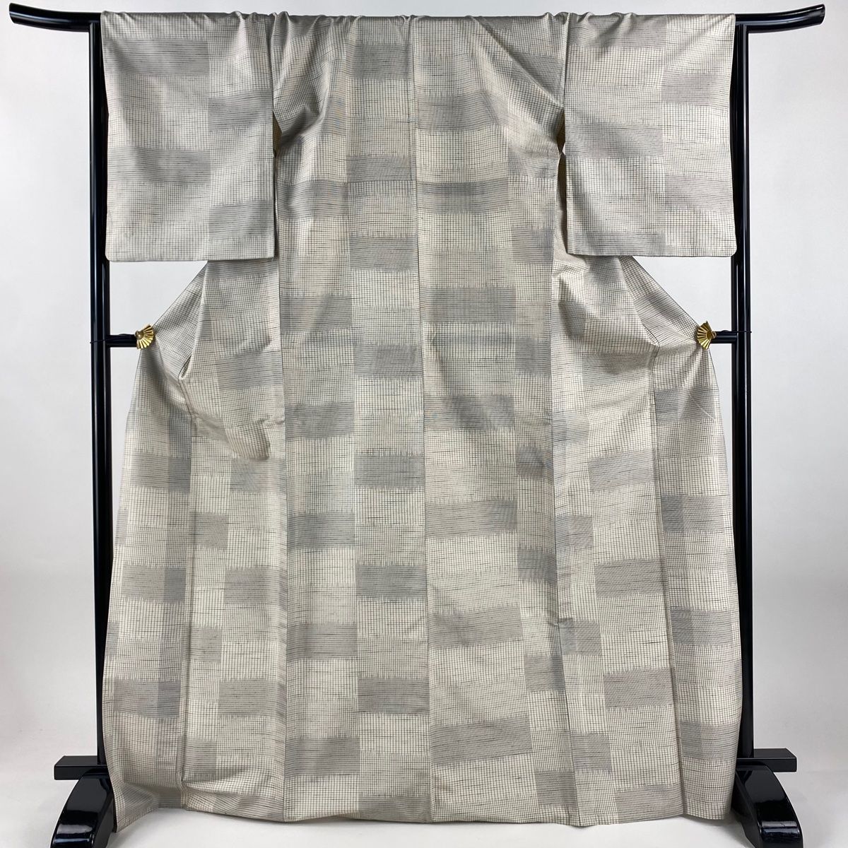 紬 身丈171 cm 裄丈67 5 L 単衣 格子 幾何学模様 灰白 正絹 秀品