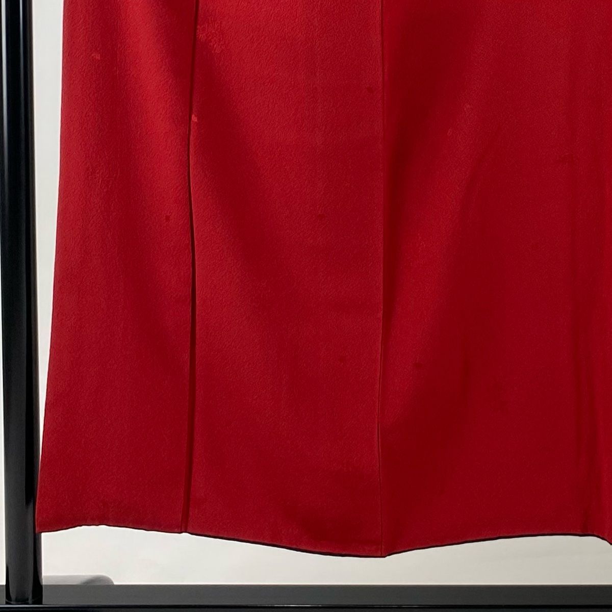 色無地 身丈150.5 cm 裄丈62.5 S 袷 山本寛斎 落款 地紋 赤 正絹 秀品