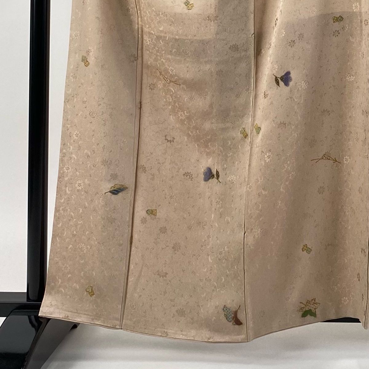 小紋 身丈161.5 cm 裄丈65.5 M 袷 銀杏 松葉 金糸 刺繍 ベージュ 正絹 秀品 一つ紋