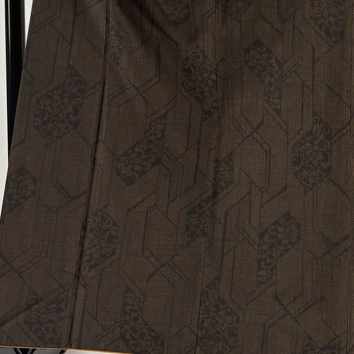 紬 身丈162 5 cm 裄丈66 M 袷 草花 亀甲 焦茶色 正絹 秀品