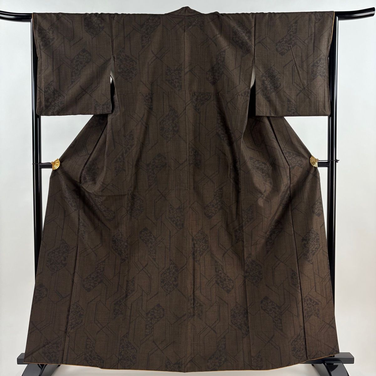紬 身丈162.5 cm 裄丈66 M 袷 草花 亀甲 焦茶色 正絹 秀品