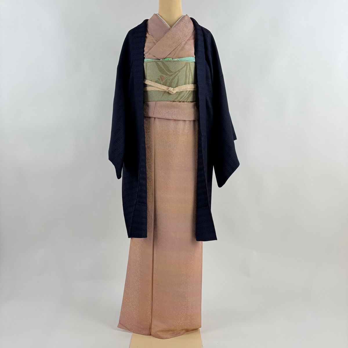 羽織 身丈98 cm 裄丈65 M 幾何学模様 紺色 正絹 秀品