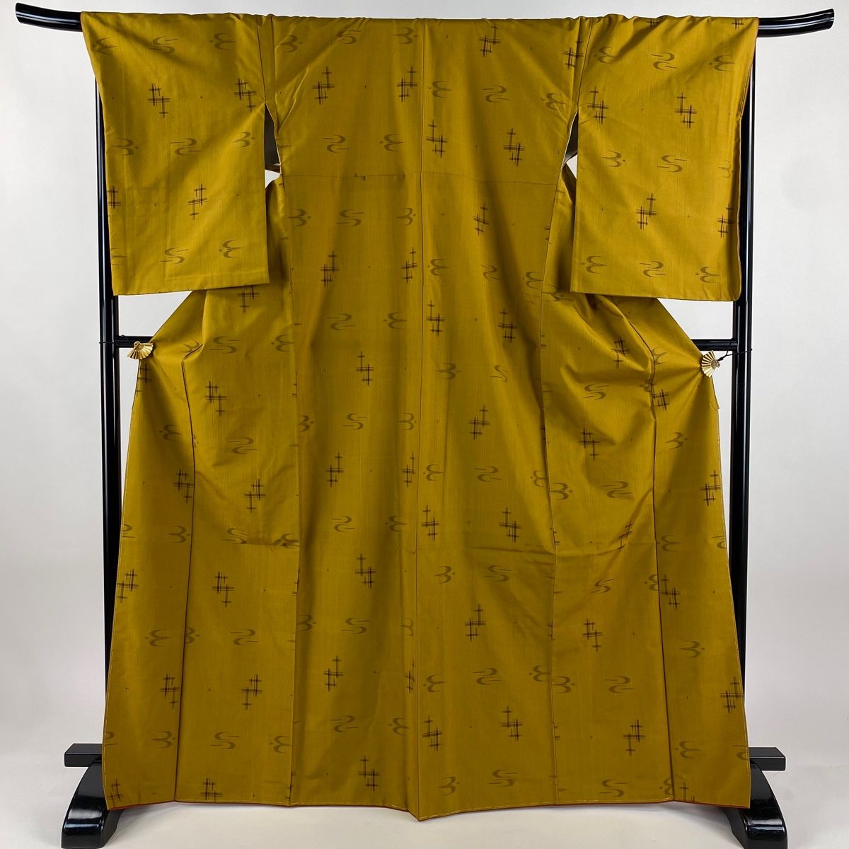 紬 身丈168 cm 裄丈69 L 袷 流水 井桁絣 山吹茶色 正絹 秀品