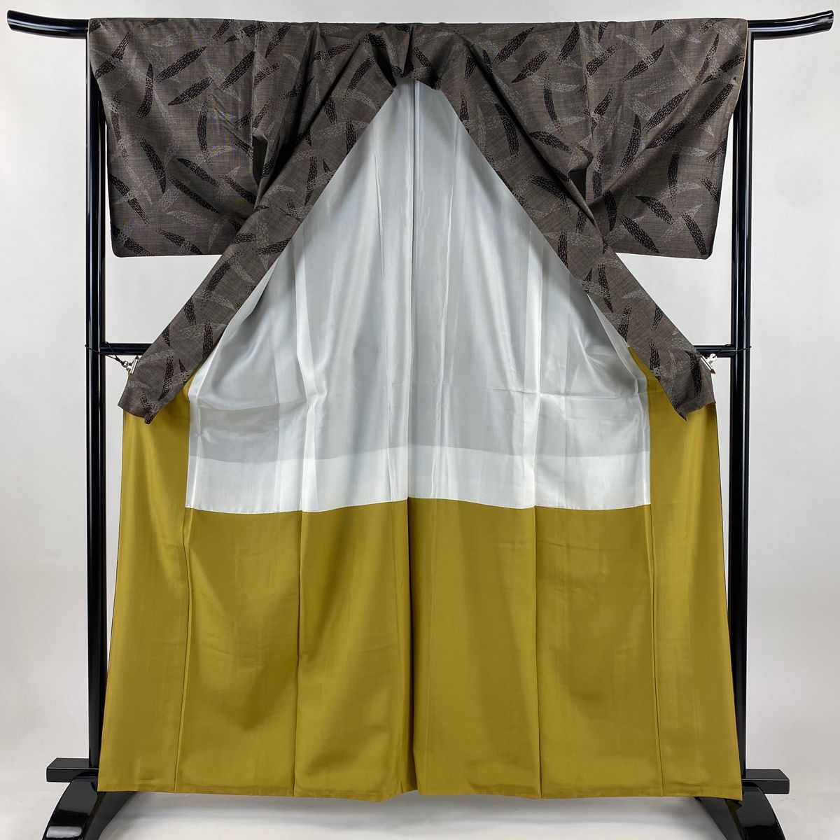  紬 身丈162 cm 裄丈66 M 袷 葉 幾何学模様 焦茶色 正絹 秀品 紬 着物