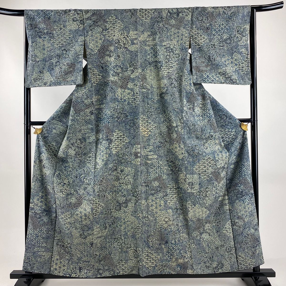 小紋 身丈159.5 cm 裄丈65 M 袷 紬地 草花 色紙 青灰色 正絹