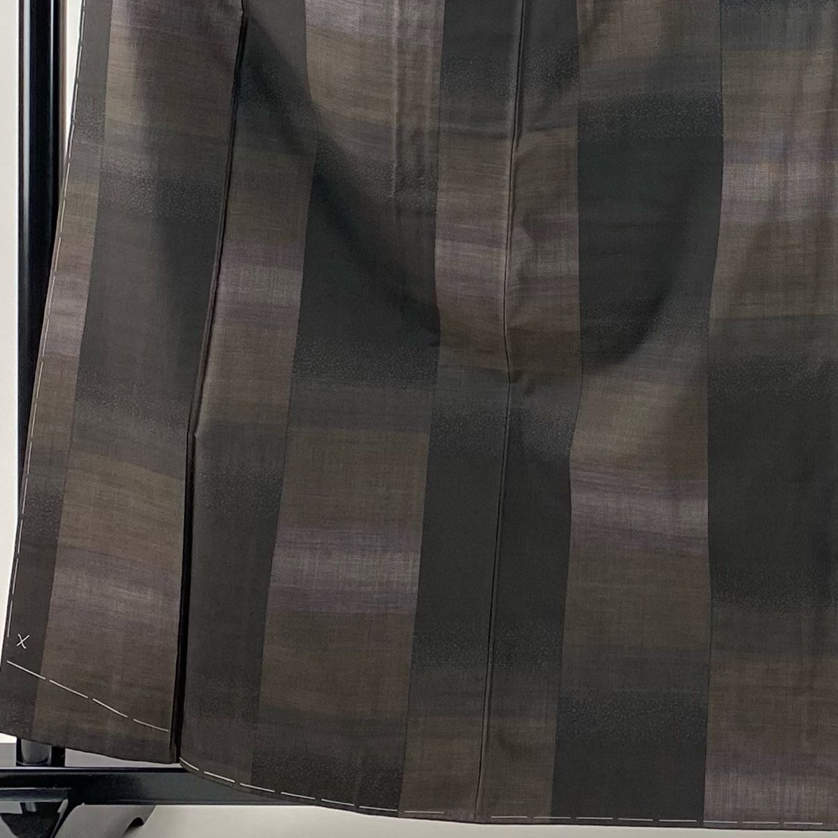 大島紬 身丈161.5 cm 裄丈64 M 袷 吉三郎 証紙 変わり市松 幾何学模様 純泥染 墨色 正絹