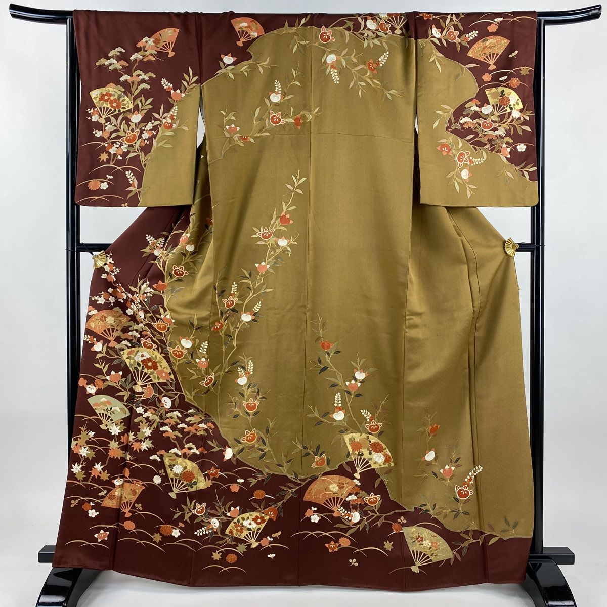 未使用品 訪問着 ベージュ ブラウン濃淡 綸子地 枝花 身丈161.5cm 正絹 未使用品 訪問着 ベージュ ブラウン濃淡 綸子地 枝花 身丈161.5cm 正絹