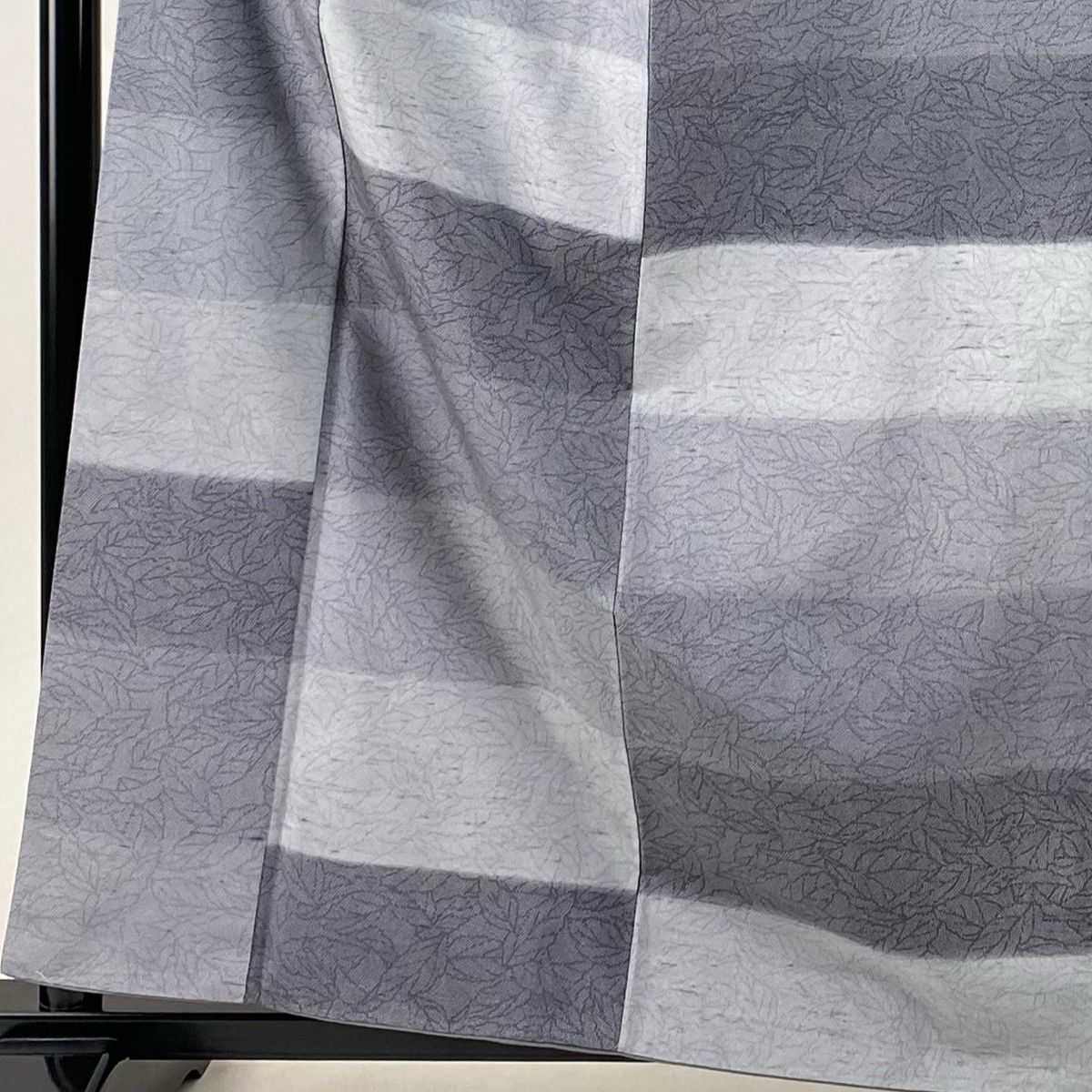 小紋 身丈160.5 cm 裄丈63 S 袷 紬地 段縞 葉柄 灰色 正絹