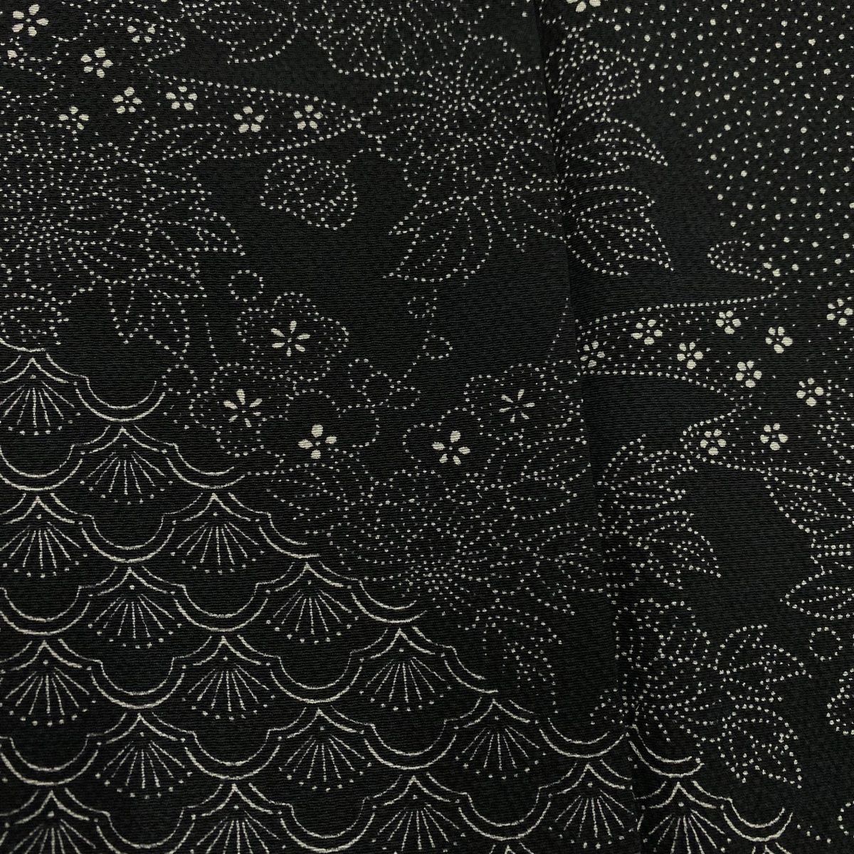  小紋 身丈159.5 cm 裄丈65 M 袷 草花 梅青海波 縮緬 黒 正絹 小紋 着物