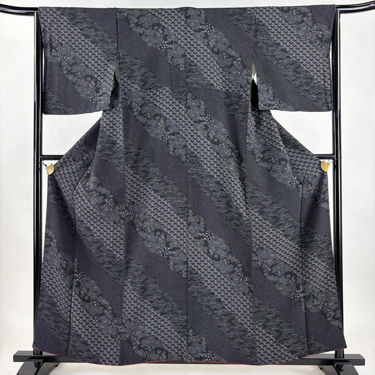 小紋 身丈159.5 cm 裄丈65 M 袷 草花 梅青海波 縮緬 黒 正絹