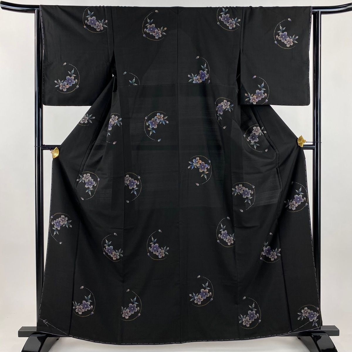 大島紬 身丈163.5 cm 裄丈64 M 袷 純泥染 背抜き 証紙 草花 花びら 黒 正絹