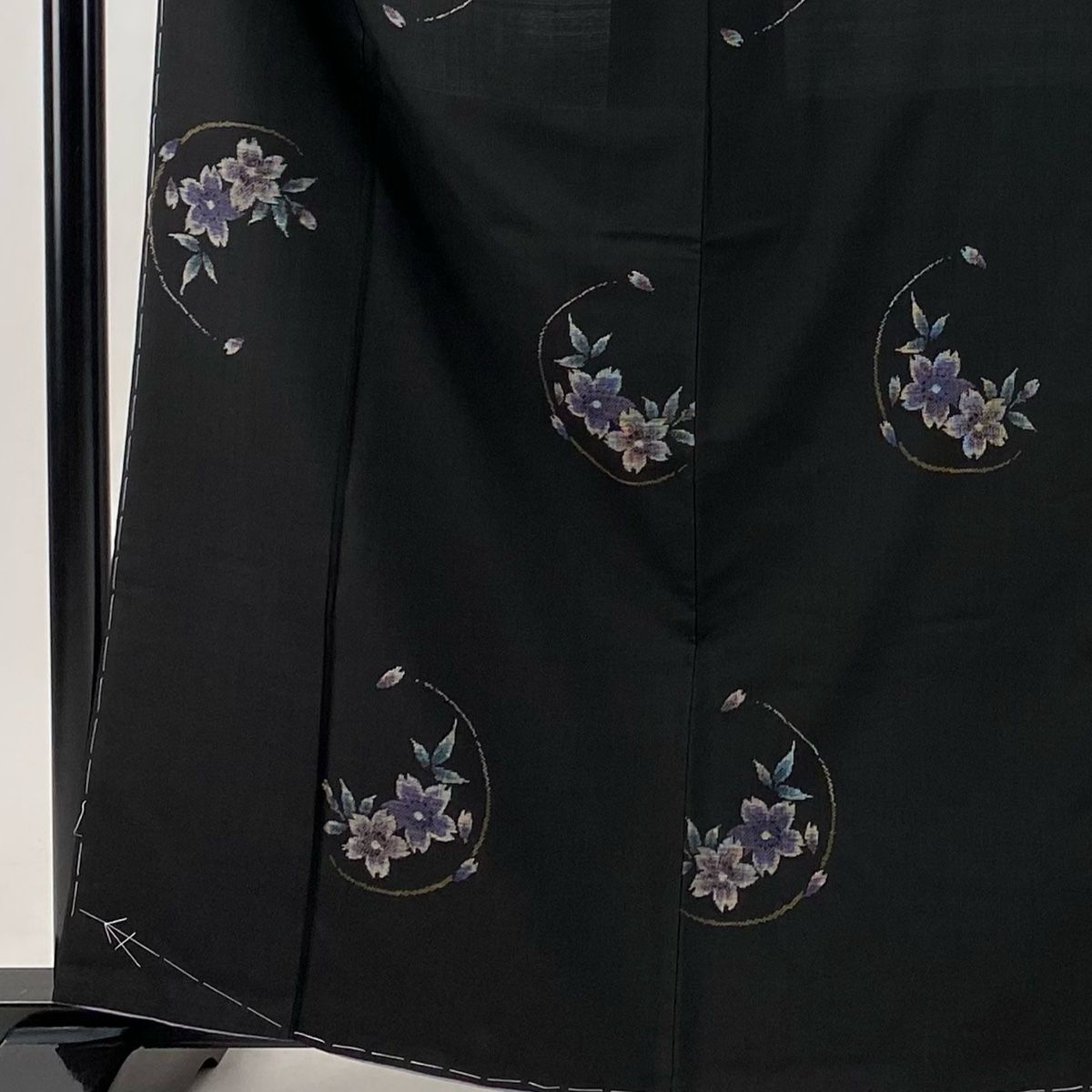 大島紬 身丈163 5 cm 裄丈64 M 袷 純泥染 背抜き 証紙 草花 花びら 黒 正絹