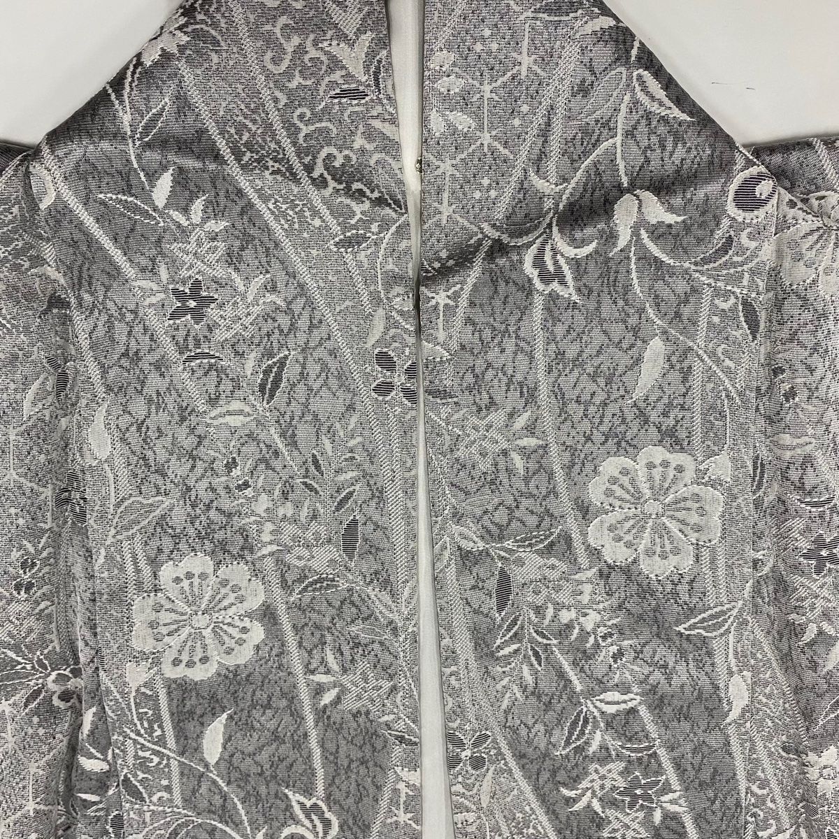 美品】 小紋 身丈160cm 裄丈65cm M 袷 亀甲 草花 紋意匠 灰色 正絹