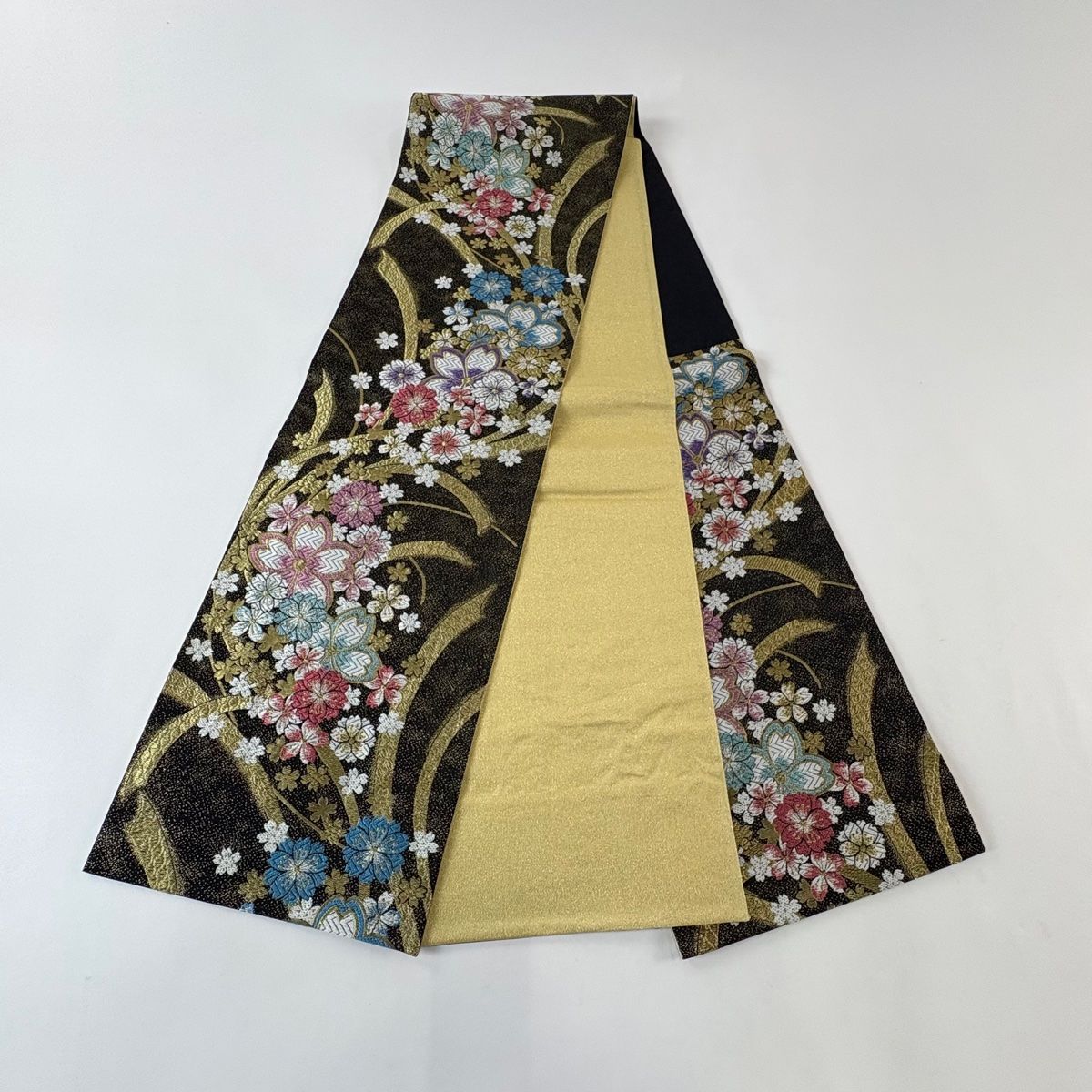 美品】 袋帯 秀品 振袖向き 桜 七宝 金糸 箔 黒 六通 正絹 【中古
