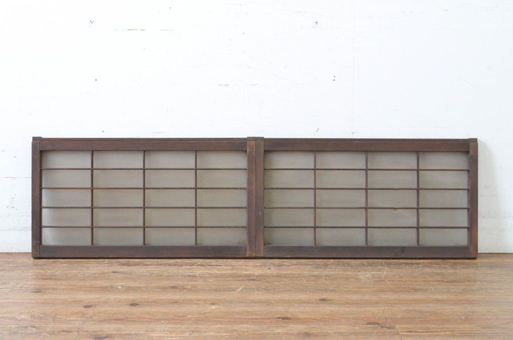 現状販売 ガラス窓2枚セット アンティーク建具 レトロ 格子入り 明かり取り 明り取り ガラス戸 格子戸 引き戸 4~7営業日前後で発送 修理加工希望の方3ヶ月程で発送 R-065012