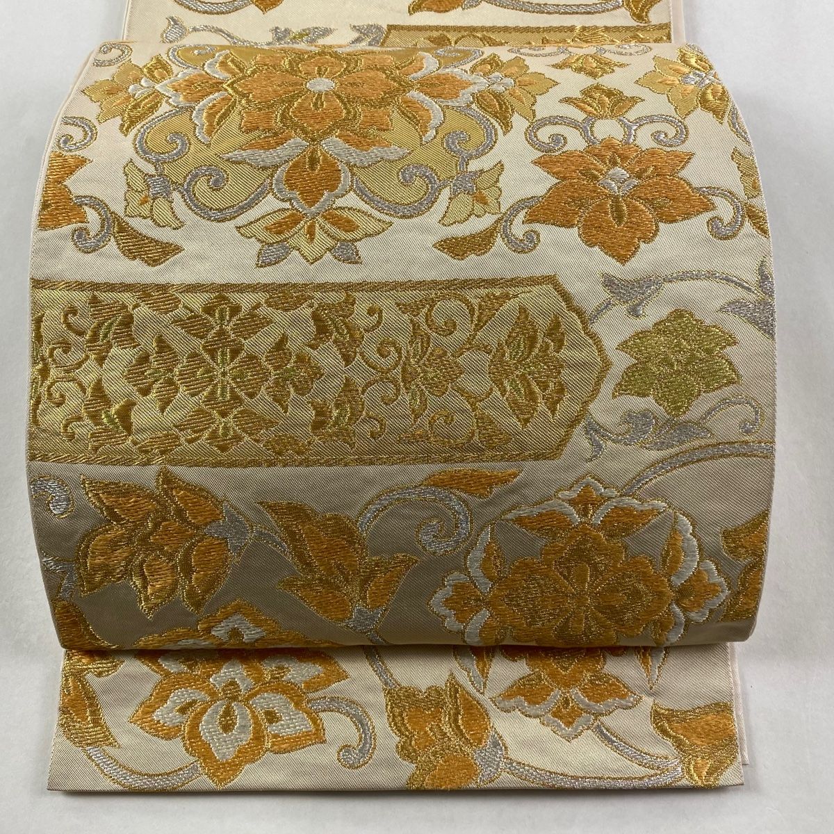 405my24◇川島織物 唐花 宝相華 金糸 銀糸 六通 袋帯◇美品 405my24◇川島織物 唐花 宝相華 金糸 銀糸 六通 袋帯◇美品 - メルカリ