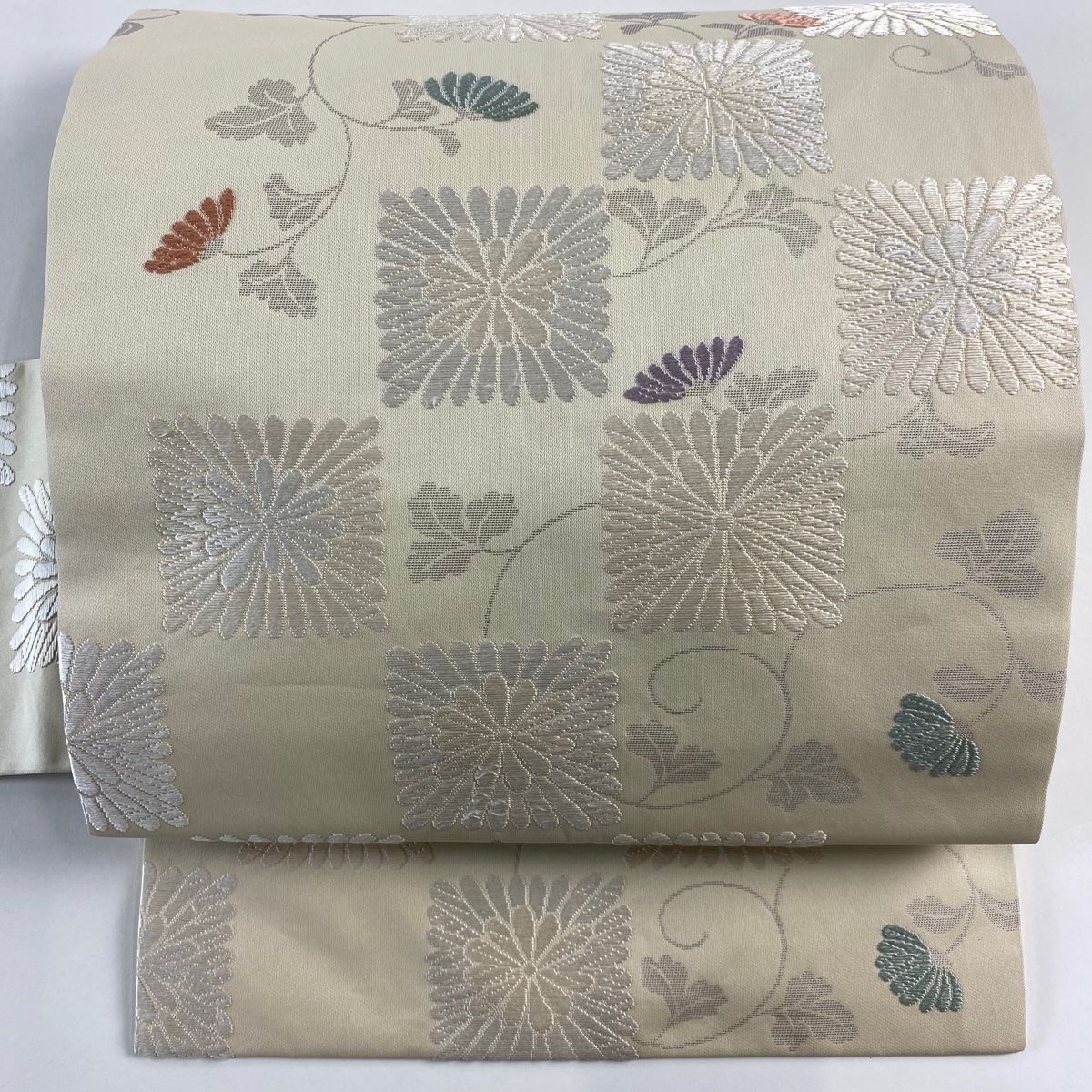 名古屋帯 秀品 菊唐草 市松 唐織 ベージュ 正絹