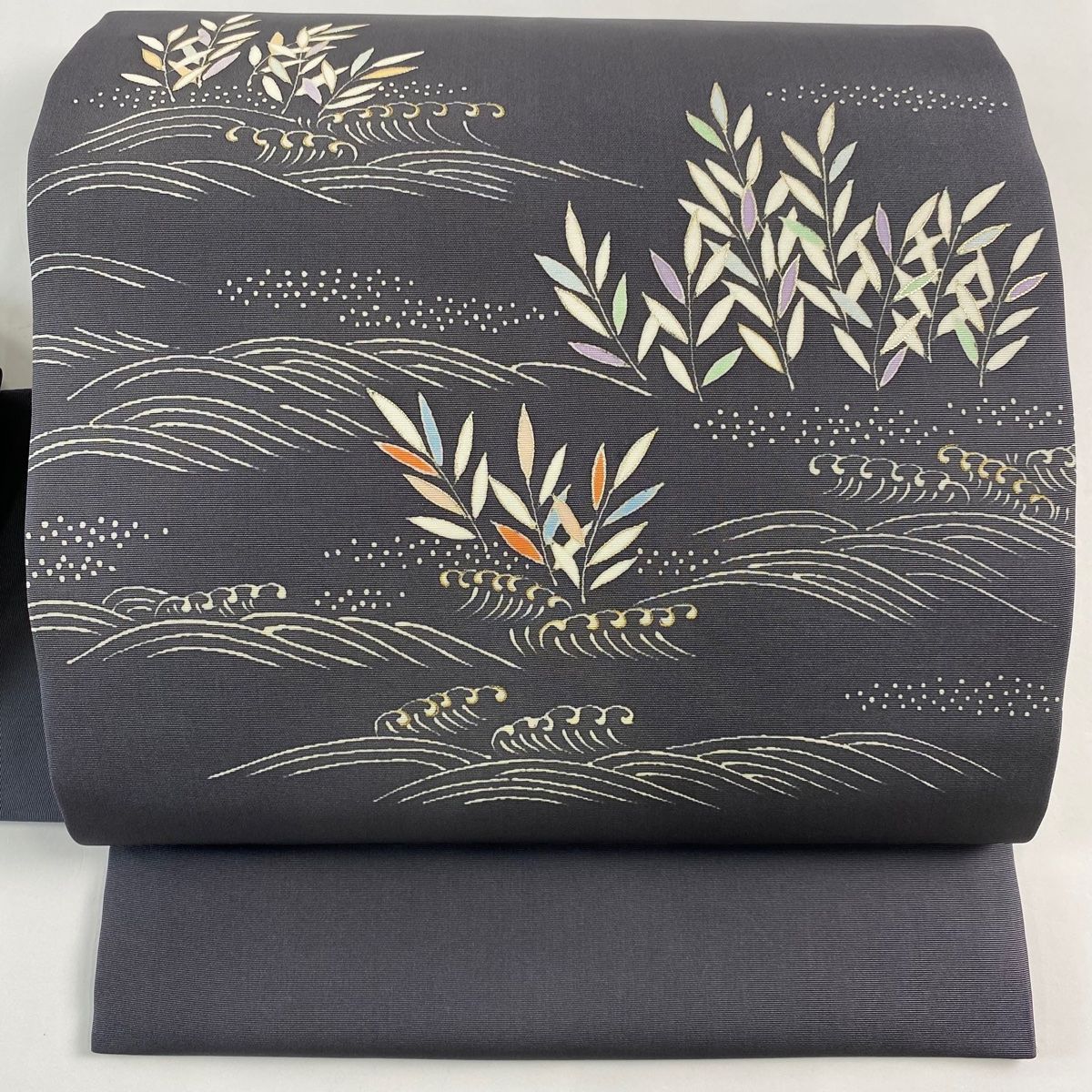 名古屋帯 秀品 葉柄 波 金銀彩 灰色 正絹