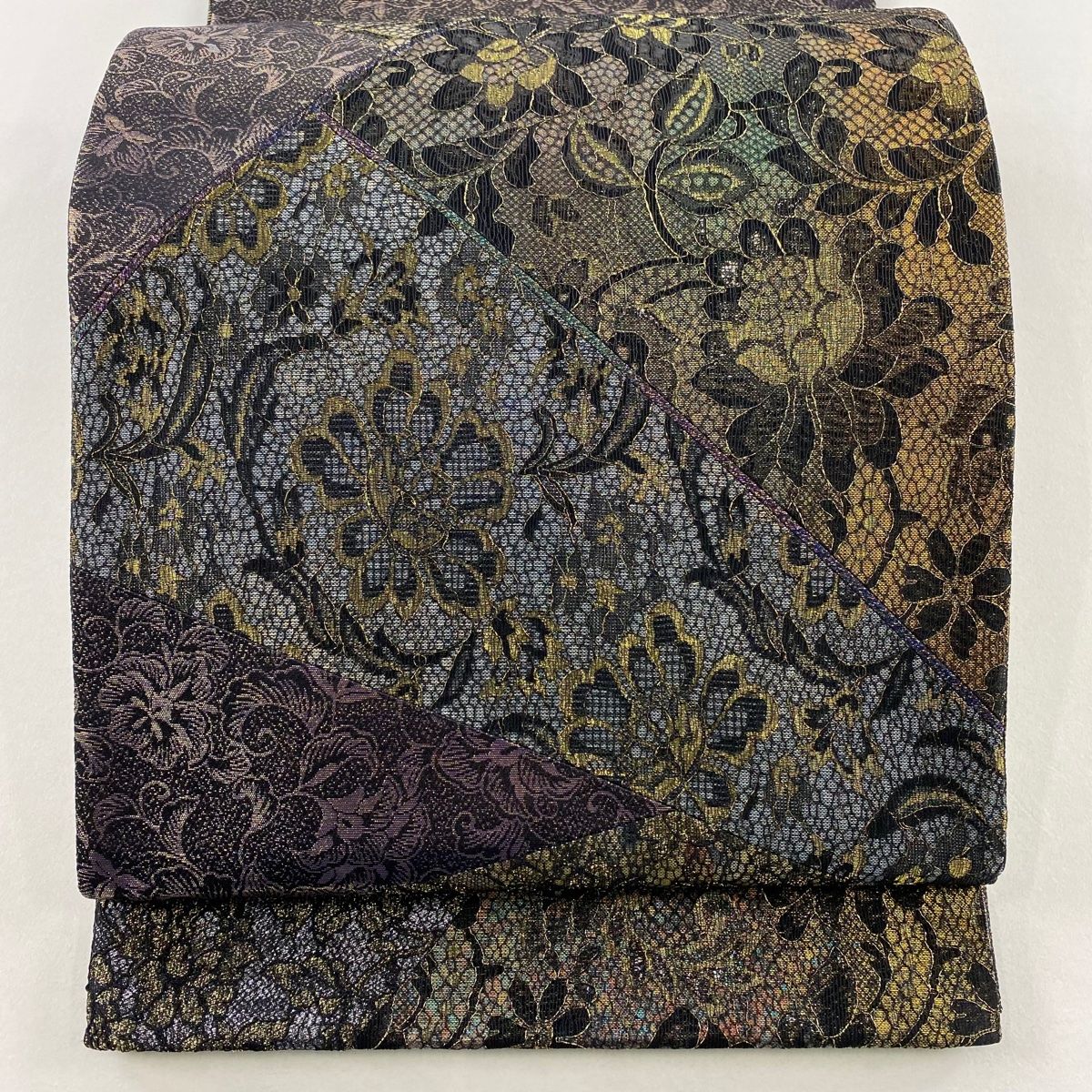 袋帯 草花 箔 切り嵌め 黒 お太鼓柄 正絹